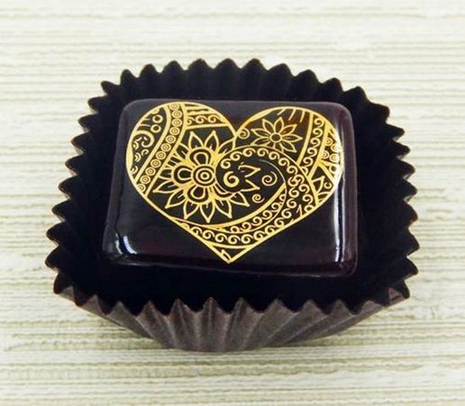 Click to view detail for HG-104 Chocolate with Gold Heart-Floral Heart $47